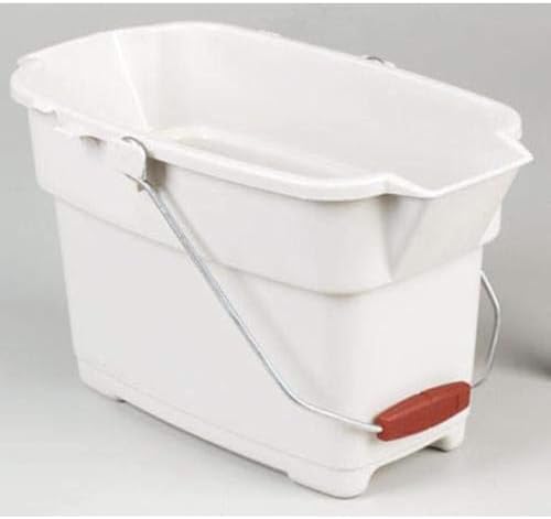 Rubbermaid Roughneck Square Bucket, Comfortable/Durable Pour Handle, Sturdy - Image 2