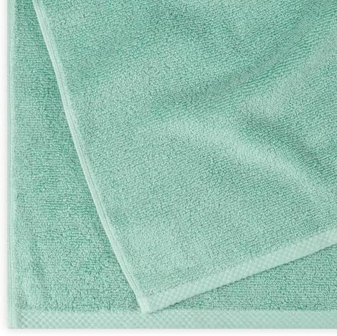Amazon Basics 2-Pack Quick-Dry Lightweight Moisture Absorbing Bath Towel - Image 2