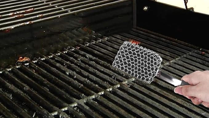 Cast Iron Scrubber Brush with Handle Cast Iron Cleaner Chainmail Scrubber + Pan Scraper, 316 Chain Maille to Clean Pan Pot Skillet Grill Griddle Metal Scrub Wok Scrub Carbon Dutch Oven Carbon Cleaning