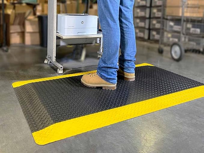 Wearwell Diamond-Plate Select Mat - Black/Yellow. Anti-Fatigue Workstation Mat. 3' W x 5' L x 9/16" Thickness. PVC Vinyl Surface with PVC Sponge. For Dry Industrial Use (495.916x3x5BYL)