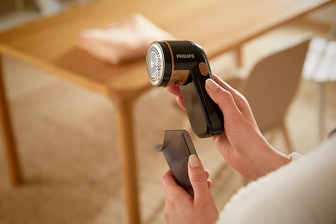 Philips Fabric Shaver and Lint Remover, 8800 RPM, Safe on Clothes | Removes - Image 5