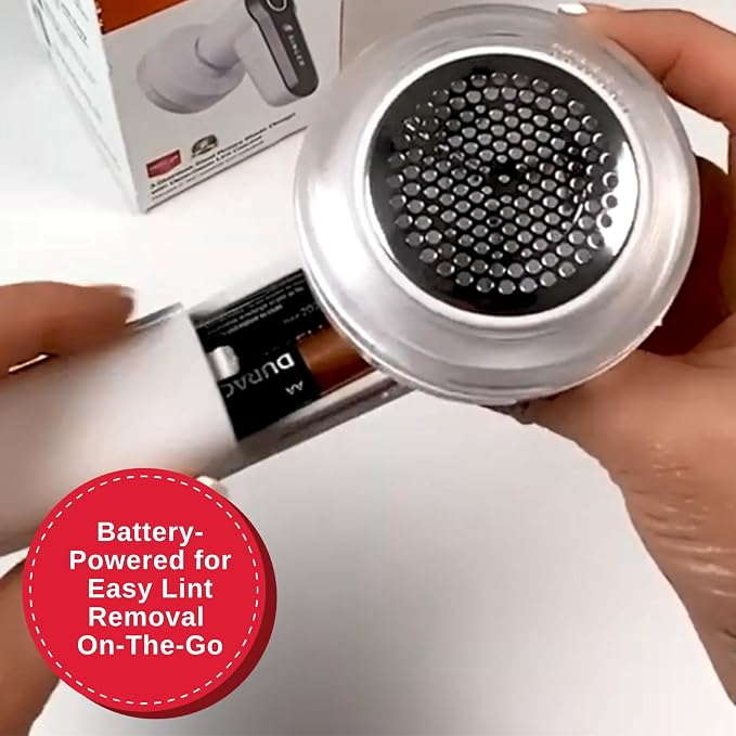 SINGER® Compact & Portable Fabric Shaver and Lint Remover | Battery operated - Image 7