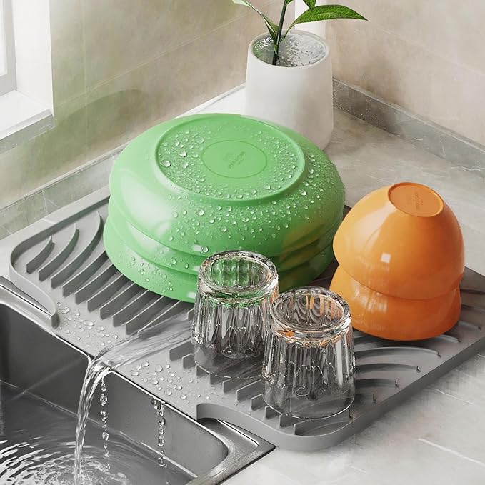 Silicone Dish Drying Mat for Kitchen Counter, Sloped Dish Drainer Mat by svarvns