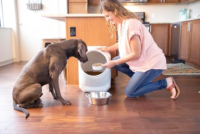 Vittles Vault Traditional Dog and Cat Food Container + Scoop, 60lbs | BPA Free - Image 12