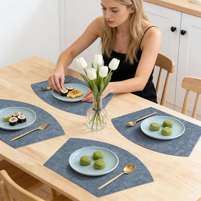 Homaxy Round Table Placemats Set of 6, Washable Wedge Shaped Faux Leather Table Mats, Wipeable Kitchen Dinner Place Mats for Indoor Outdoor, Blue