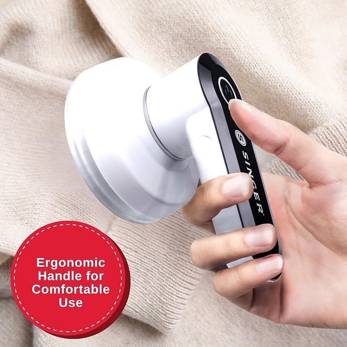 SINGER® Compact & Portable Fabric Shaver and Lint Remover | Battery operated - Image 6