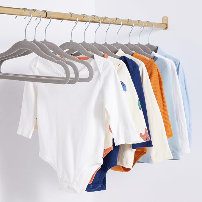 Amazon Basics Kids Velvet, Non-Slip Clothes Hangers - Image 5