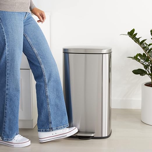 Amazon Basics MEDIUM Trash Can, 7.9 Gallon, Smudge Resistant Rectangular Bin - Image 2